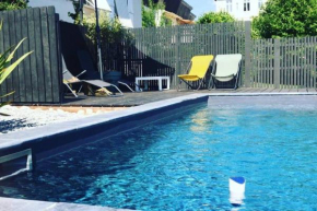 Appartement déco avec jardin et piscine